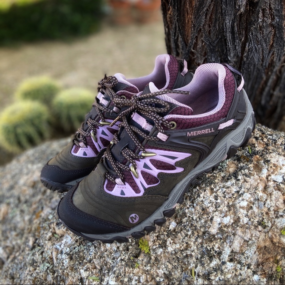 ⭐️MERRELL Hiking Boots - LIKE NEW